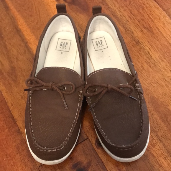 Big Boys Size 5 Boat Shoes from GAP in Mint Condition - Picture 2 of 5
